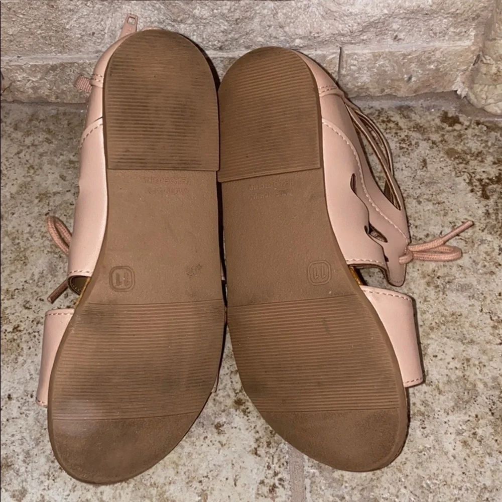 Old navy girl sandals with ties